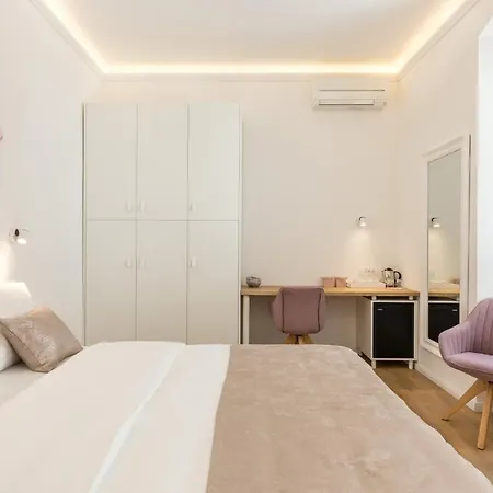 Maniva Old Town Luxury Rooms - Prime Spot By Riva Promenade Guest house 4*