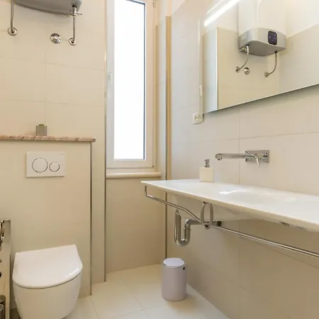 Guest house Maniva Old Town Luxury Rooms - Prime Spot By Riva Promenade