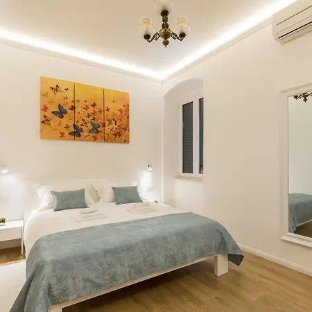 Guest house Maniva Old Town Luxury Rooms - Prime Spot By Riva Promenade 4*