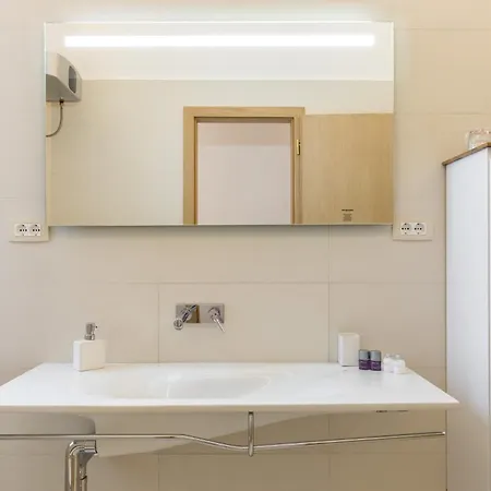 Guest house Maniva Old Town Luxury Rooms - Prime Spot By Riva Promenade