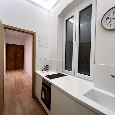 Maniva Old Town Luxury Rooms - Prime Spot By Riva Promenade Guest house 4*
